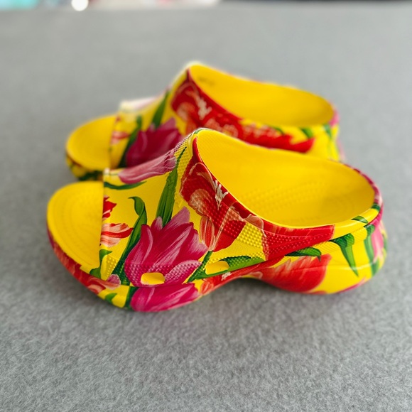 Balenciaga x Crocs Tulip Pool Slides - Picture 4 of 12